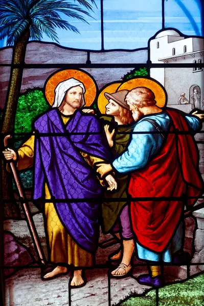 Joigny, FRANCE - 01-28-2025: lekeli (19. yüzyıl) İsa camı ve Emmaus hacıları.