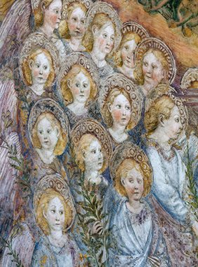 Napoli, İtalya - 10-25-2024: Fresco (15. yüzyıl) cennette birlikte şarkı söyleyen melekler korosu.