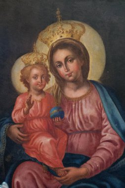 Scilla, ITALY - 11-01-2024: Kutsal Bakire Meryem 'in 19. yüzyılda bebek İsa' yı kollarında tutan resmi.