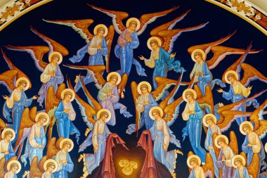 Scilla, ITALY - 11-01-2024: Fresco (19. yüzyıl) gökyüzünde ibadet eden ve dua eden bir grup melek.