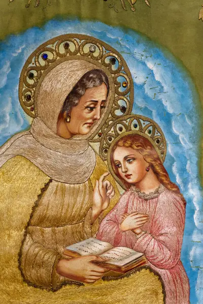 Napoli, İtalya - 10-24-2024: Annesi St. Anne ile Bakire Meryem 'in 19. yüzyıl nakışı. 