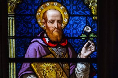 Mer, FRANCE - 01-25-2025: Aziz Yusuf 'un lekeli camı (19. yüzyıl) ve genç İsa Chris. 