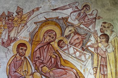 Saint Genest Lerpt, FRANCE - 07-13-2024: Noel Doğumu Sahnesi: Bebek İsa 'ya altın, tütsü ve mür hediyelerini sunan Magi' ye Tapma. 