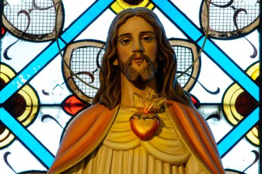 Paris, FRANCE - 08-02-2024: İsa 'nın Kutsal Kalbi Heykeli.