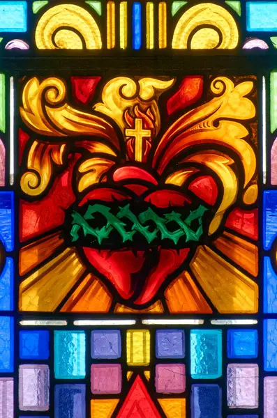 Saint-Just Malmont, FRANCE - 07-13-2024: İsa 'nın Kutsal Kalbi lekeli cam.