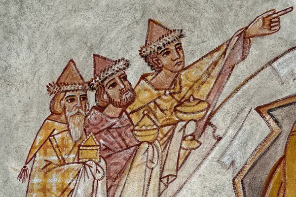 Saint Genest Lerpt, FRANCE - 07-13-2024: Noel Doğumu Sahnesi: Bebek İsa 'ya altın, tütsü ve mür hediyelerini sunan Magi' ye Tapma. 