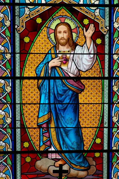 Montmin, FRANCE - 07-22-2024: İsa 'nın Kutsal Kalbi' nin lekeli camları (19. yüzyıl). 