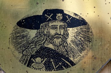 Paris, FRANCE - 09-11-2024: Büyük Aziz James 'in oymalı portresi veya Compostela' nın Saint Jacques de Compostelle 'i. Katolik Kilisesi 'nin azizi ve havarisi..