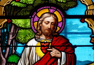 Toplayıcılar, FRANCE - 10-15-2024: İsa 'nın Kutsal Kalbi' nin lekeli camları (19. yüzyıl). 