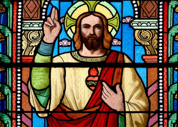 Viuz-la-Chiesaz, FRANCE - 08-31-2024: İsa 'nın Kutsal Kalbi lekeli cam. 