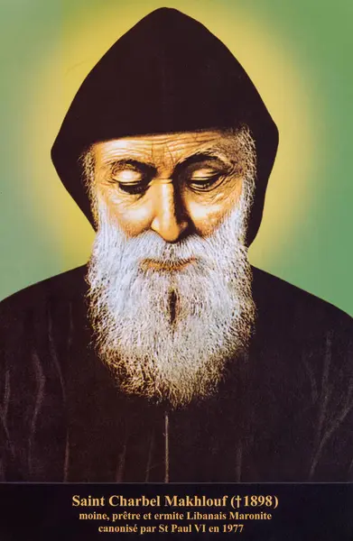 Paris, FRANCE - 09-13-2024: Saint Charbel Makhlouf kilisesinde küçük bir konuşma. Roma Katolik Kilisesi 'nin Lübnanlı Azizi