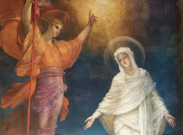 Paris, FRANCE - 09-15-2024: Kutsal Bakire Meryem 'e Bildirim Yapımı.