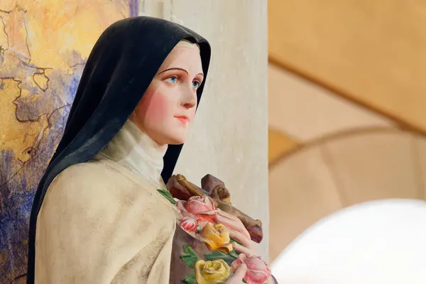 Vailly, FRANCE - 0930-2024: Lisieux veya Thérèse de Lisieux, Carmelite rahibesi ve Roma Katolik Kilisesi azizi. 