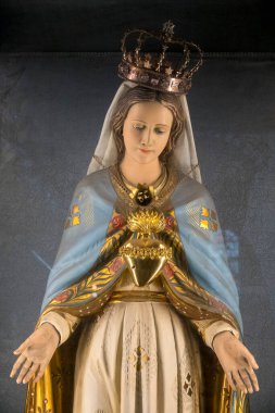 Paris, Fransa - 03-25-2025: Meryem 'in Kusursuz Kalbi Heykeli (19. yüzyıl).