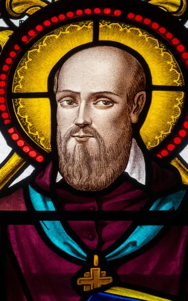 Marcellaz, Fransa - 03-28-2025: St. Francis de Sales veya Saint Francois de Sales 'in lekeli camları. Katolik Kilisesi 'nin doktoru, Ziyaret Tarikatı' nın kurucusu..