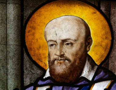 Paris, FRANCE - 10-22-2023: St. Francis de Sales veya Saint Francois de Sales 'in lekeli camları (17. yüzyıl). Katolik Kilisesi 'nin doktoru, Ziyaret Tarikatı' nın kurucusu.