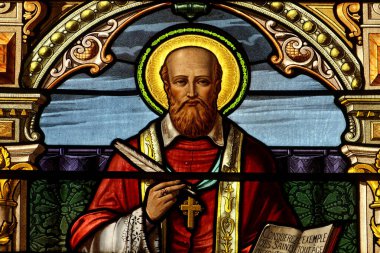 Viuz En Sallaz, FRANCE - 11-22-2023: St. Francis de Sales veya Saint Francois de Sales 'in lekeli camları (19. yüzyıl). Katolik Kilisesi 'nin doktoru, Ziyaret Tarikatı' nın kurucusu.