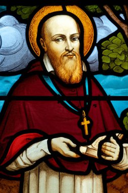 Saint Jean de Sixt, FRANCE - 05-21-2024: Franois de Sales, St. Francis de Sales 'in lekeli camları (19. yüzyıl) veya Saint Francois de Sales. Katolik Kilisesi 'nin doktoru, Ziyaret Tarikatı' nın kurucusu..