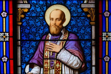 Myans, FRANCE 07-09-2024: St. Francis de Sales 'in lekeli camları. Aziz ve Katolik Kilisesi Doktoru. Kutsal Meryem Tarikatı 'nın kurucusu.