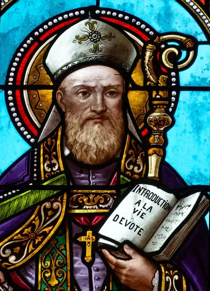 Niort, FRANCE - 06-13-2024: Franois de Sales, St. Francis de Sales 'in lekeli camları (19. yüzyıl) veya Saint Fracois de Sales. Katolik Kilisesi 'nin doktoru, Ziyaret Tarikatı' nın kurucusu..