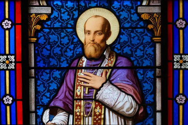 Myans, FRANCE 07-09-2024: St. Francis de Sales 'in lekeli camları. Aziz ve Katolik Kilisesi Doktoru. Kutsal Meryem Tarikatı 'nın kurucusu.