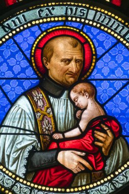 Combo les Bains, Fransa - 04-22-2025: Lisieux Aziz Therese Heykeli, Carmelite rahibesi ve Roma Katolik Kilisesi Azizi.