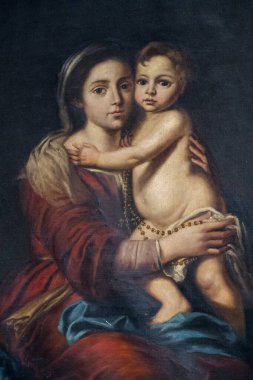 San Sebatian, İspanya - 04-23-2025: Kutsal Bakire Meryem 'in 19. yüzyılda bebek İsa' yı kollarında tutan resmi.