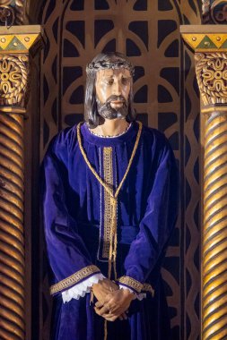 Ribadesella, İspanya - 04-26-2025: İsa 'nın Tutkusu Heykeli (19. yüzyıl): İsa' yı aşağılama veya alaya alma.