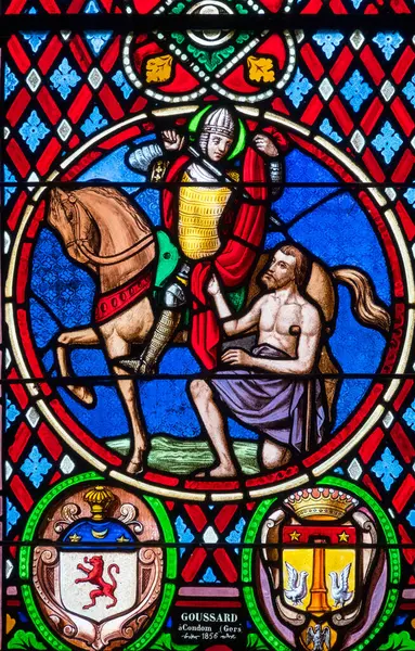 Combo les Bains, Fransa - 04-22-2025: Lisieux Aziz Therese Heykeli, Carmelite rahibesi ve Roma Katolik Kilisesi Azizi.