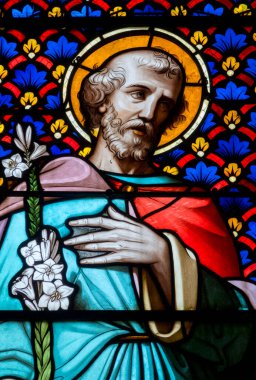 Myans, Fransa - 03-31-2025: Marangoz Aziz Yusuf 'un lekeli camı (19. yüzyıl), İsa' nın babası.