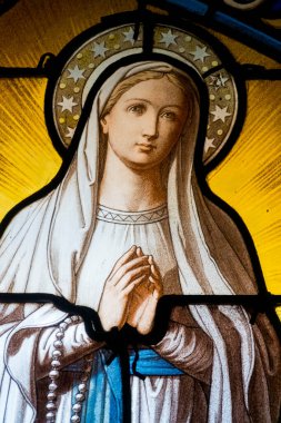 Myans, Fransa - 03-31-2025: Meryem Ana 'nın lekeli camları (19. yüzyıl).