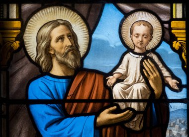 Myans, Fransa - 03-31-2025: Bebek İsa 'yı kollarında tutan Aziz Yusuf' un lekeli camları (19. yüzyıl).