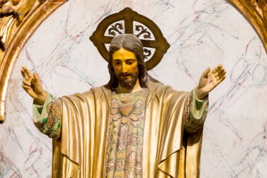 San vicente de la Barquera, İspanya - 04-25-2025: İsa 'nın Kutsal Kalbi Heykeli (19. yüzyıl).