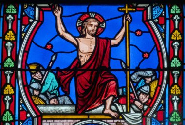 Montfaucon, Fransa - 05-04-2025: İsa 'nın dirilişinin lekeli camları (19. yüzyıl).