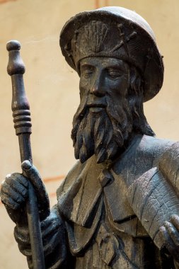Auvillar, Fransa - 05-01-2025: Büyük Aziz James Heykeli (19. yüzyıl) veya Compostela Aziz James. Katolik Kilisesi 'nin azizi ve havarisi.