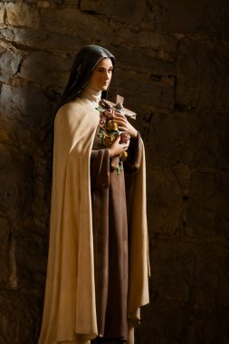 Labatut, Fransa - 04-21-2025: Lisieux, Carmelite rahibesi ve Roma Katolik Kilisesi azizi Aziz Therese 'nin heykeli (19. yüzyıl).