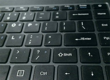 Dizüstü bilgisayar klavyesini kapat