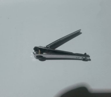 Bir arabaya yaklaş.