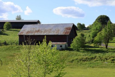 Kırsalda bir çiftlik.