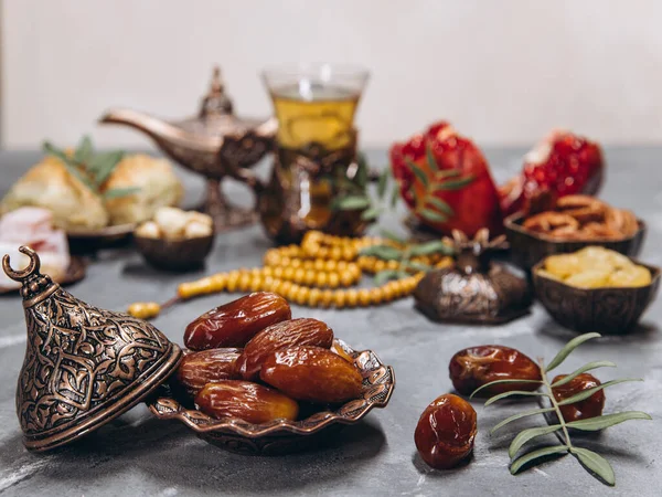 Ramadánský Stůl Datum Pozadí Tradičních Jídel Dalšími Pokrmy Sušené Ovoce — Stock fotografie