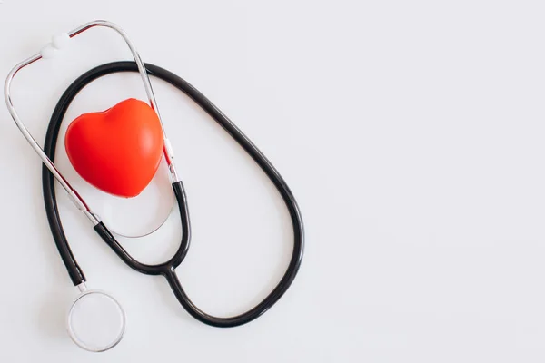 Serce Stetoskop Wyizolowane Białym Tle Koncepcji Opieki Zdrowotnej Diagnostyki Badania — Zdjęcie stockowe