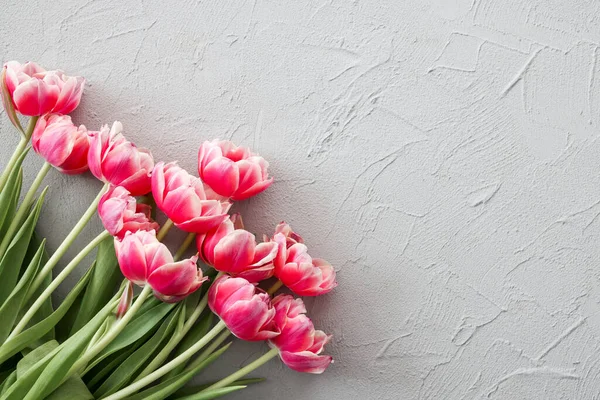 Рожеві Тюльпани Букетують Стильно Сірому Кам Яному Фоні Селективному Фокусі — стокове фото