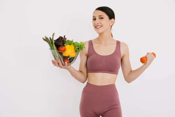 Schöne Glückliche Junge Frau Mit Tablett Mit Verschiedenen Gesunden Gemüse — Stockfoto