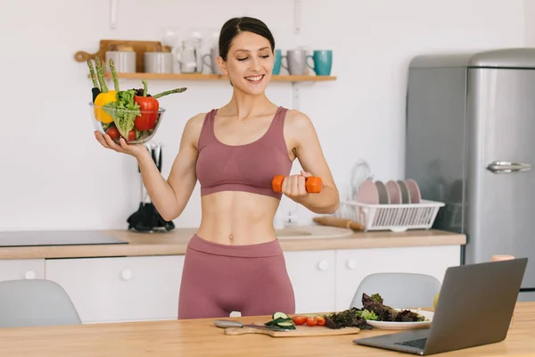 Portrait Happy Sporty Woman Blogger Holding Plate Fresh Vegetables Showing — Stock Photo, Image