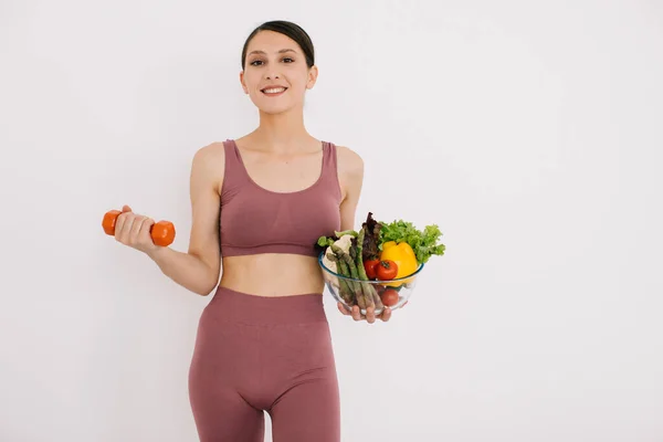 Vacker Glad Ung Kvinna Med Bricka Olika Hälsosamma Grönsaker Och — Stockfoto