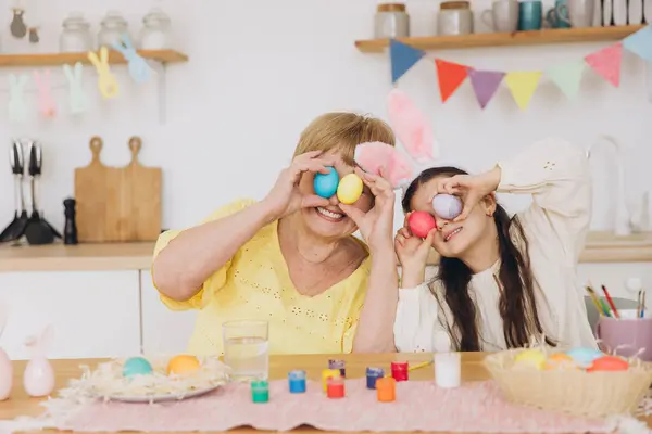 Selamat Easter Seorang Nenek Dan Cucunya Melukis Telur Paskah Keluarga — Stok Foto