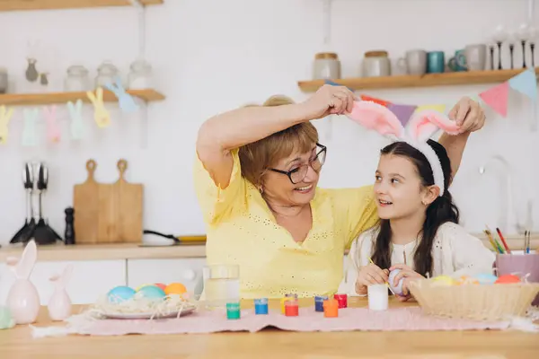 Happy Easter Grandmother Her Granddaughter Painting Easter Eggs Happy Family — Stock Photo, Image