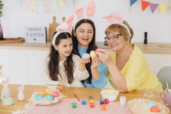 Feliz Pascua Tres Generaciones Mujeres Madre Feliz Con Hija Abuela — Foto de Stock