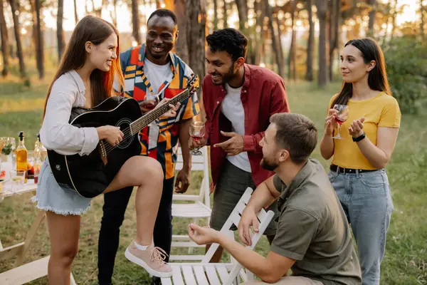 Attractive Hipster Woman Playing Guitar Winning Men Dinner Party Multiracial — Stock Photo, Image