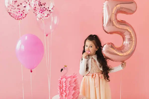 Adorable Little Girl Pink Dress Posing Next Flamingo Birthday Cake — Stock Photo, Image